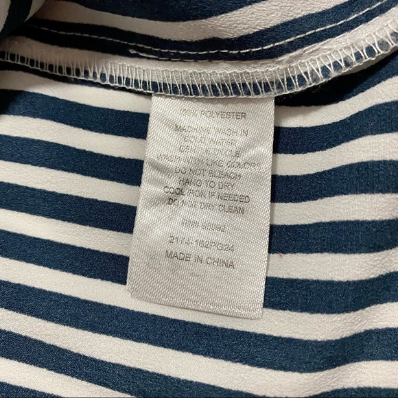 Navy White Stripe Sleeveless Blouse Top Medium Basic Layering Classic - Picture 8 of 11